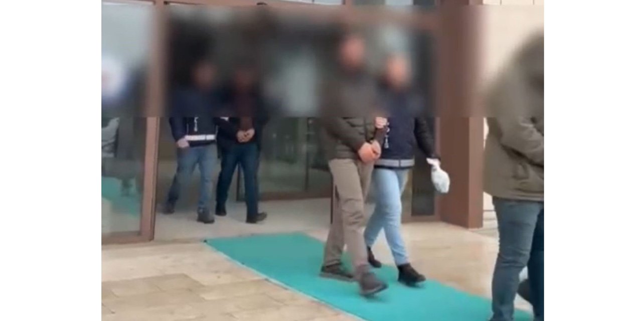 Düzce'de kamyon kasasında 14 düzensiz göçmen yakalandı