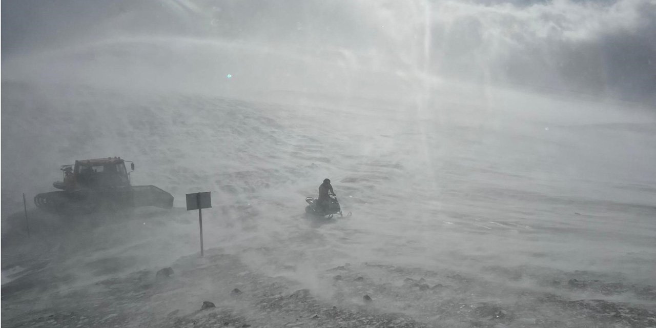 Trabzon'un yükseklerinde kar fırtınası etkili oluyor