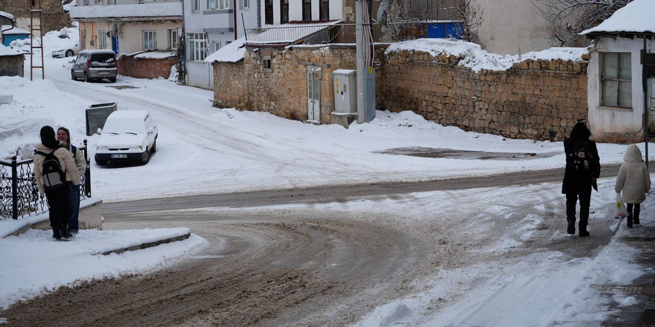 Meteorolojiden Bayburt için buzlanma, don ve çığ uyarısı