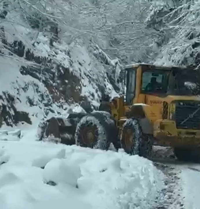 Trabzon’da 24 mahalle yolu kar nedeniyle ulaşıma kapandı