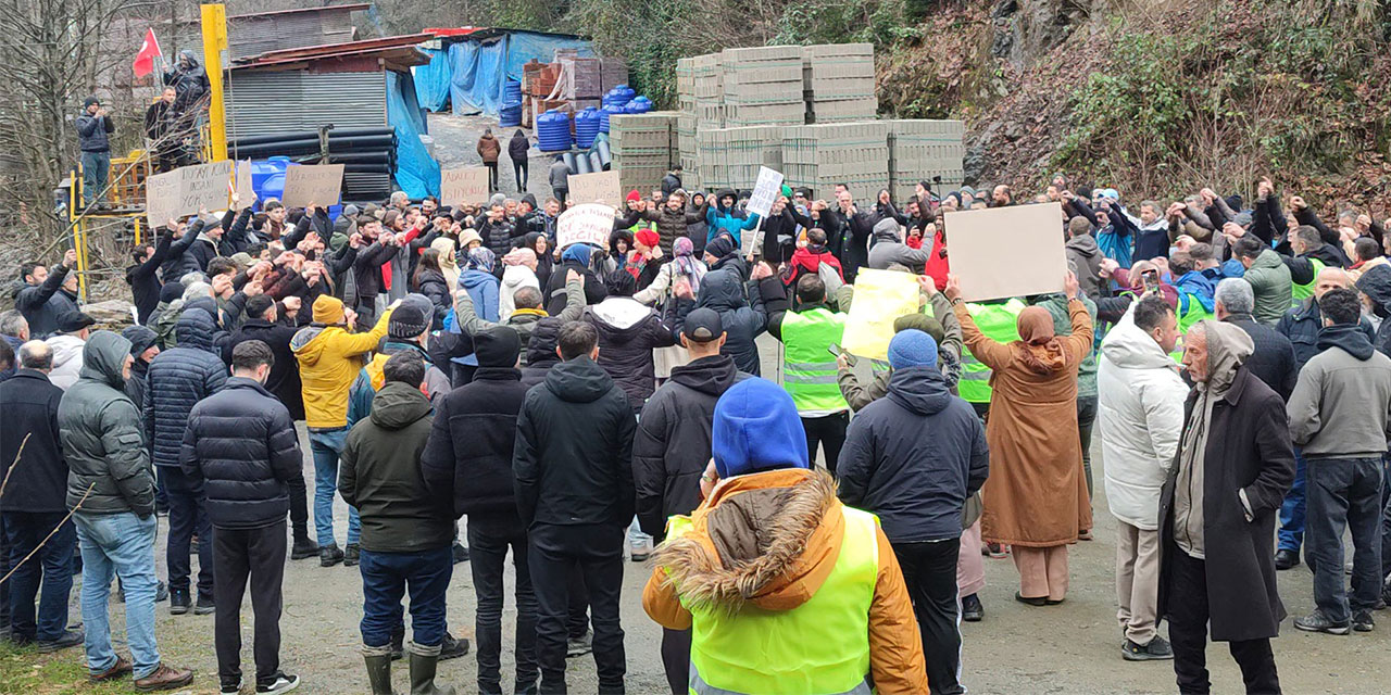 Rize'de ruhsatsız turizm işletmecilerinden "Yıkmayın" protestosu