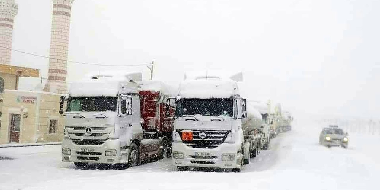 Kop Geçidi'nde çığ: Bitmeyen Kop Tüneli kış çilesini yine hatırlattı
