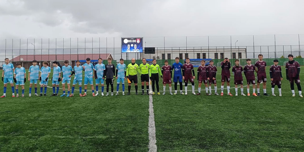 Rize İl Özel İdarespor U15, liderliği bırakmıyor