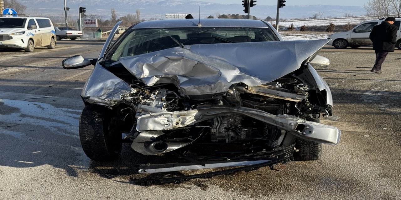 Kastamonu’da minibüs ile otomobil çarpıştı: 1 yaralı