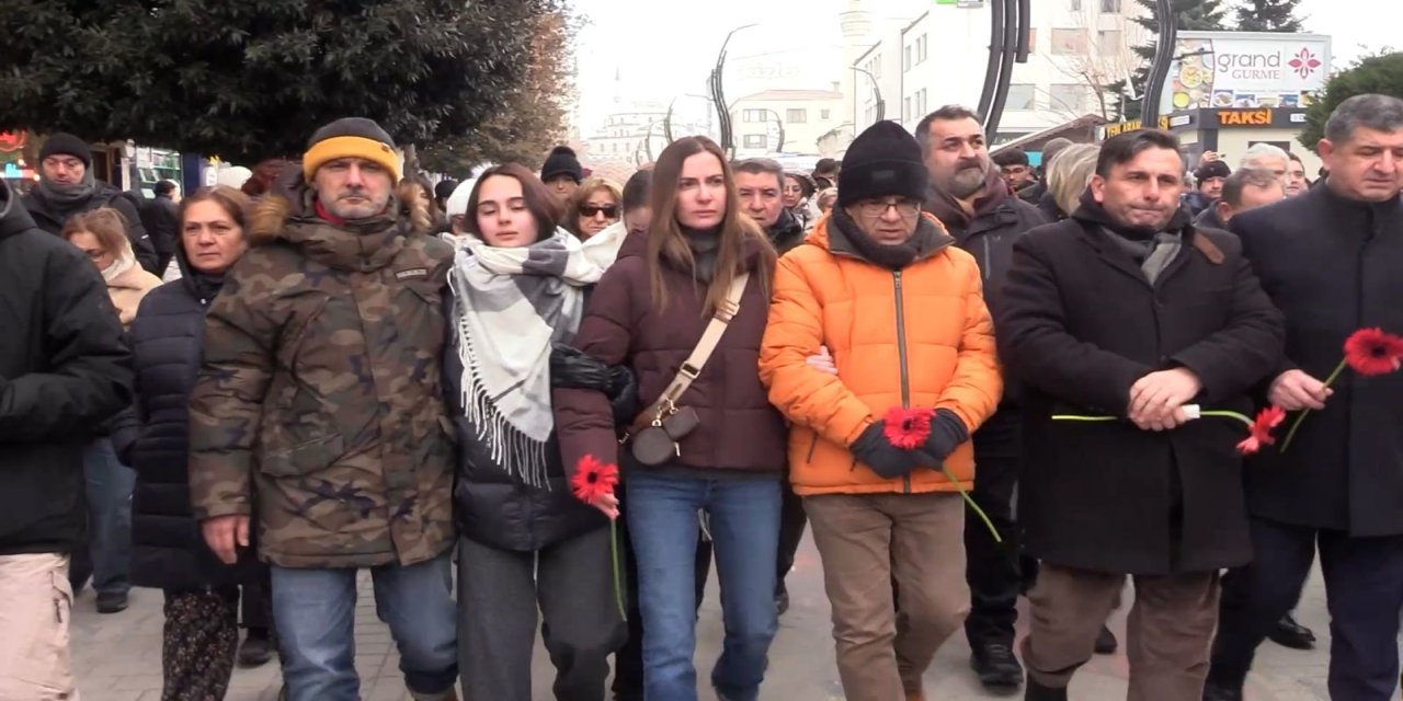 Bolu'da 78 canın anısına sessiz yürüyüş: "Cinayet diye adlandırdığımız olayda 8 tane evladımı yitirdim"