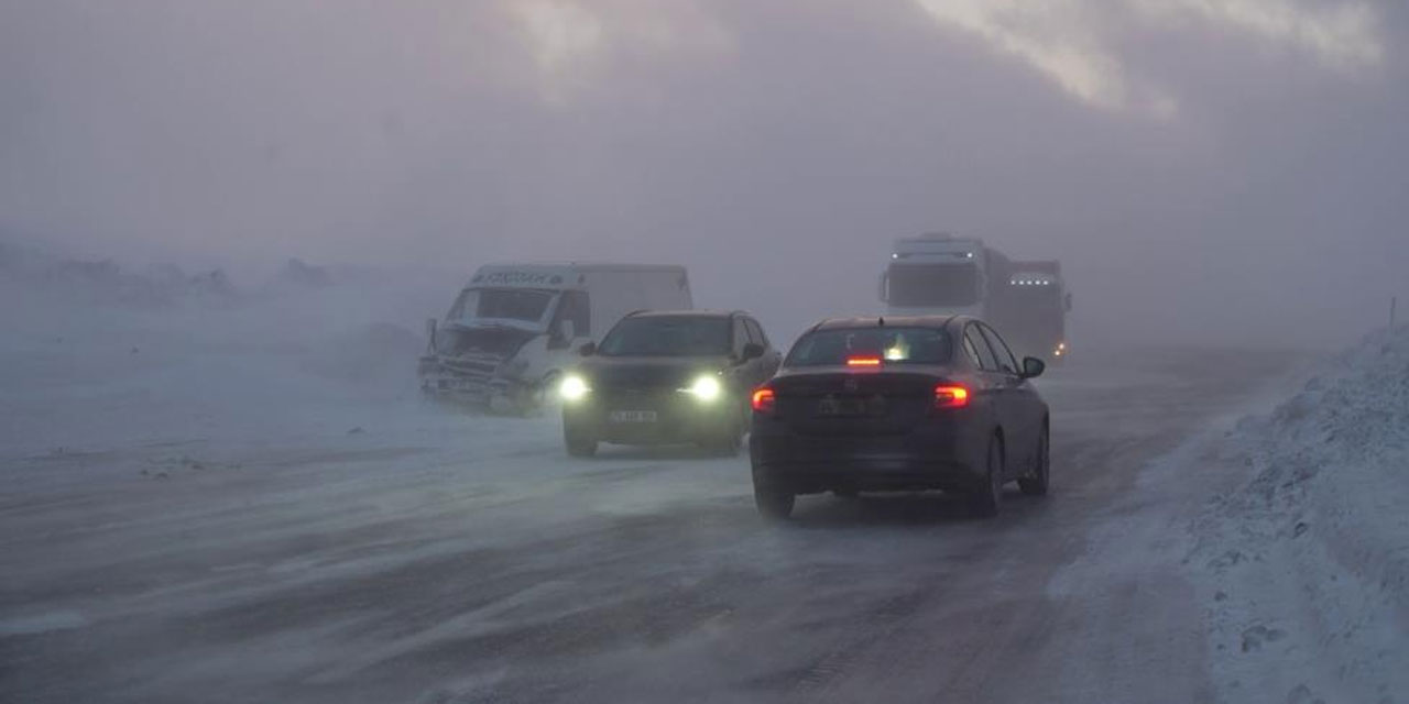 Erzurum-Artvin karayolunda tipi etkili oldu, 6 araç kaza yaptı