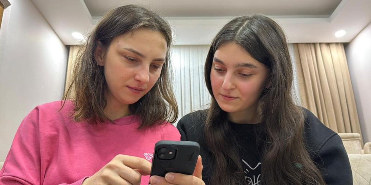 Artvin’de aralarında 11 yaş olan kardeşlerin telefonlarının yüz tanıma şaşkınlığı