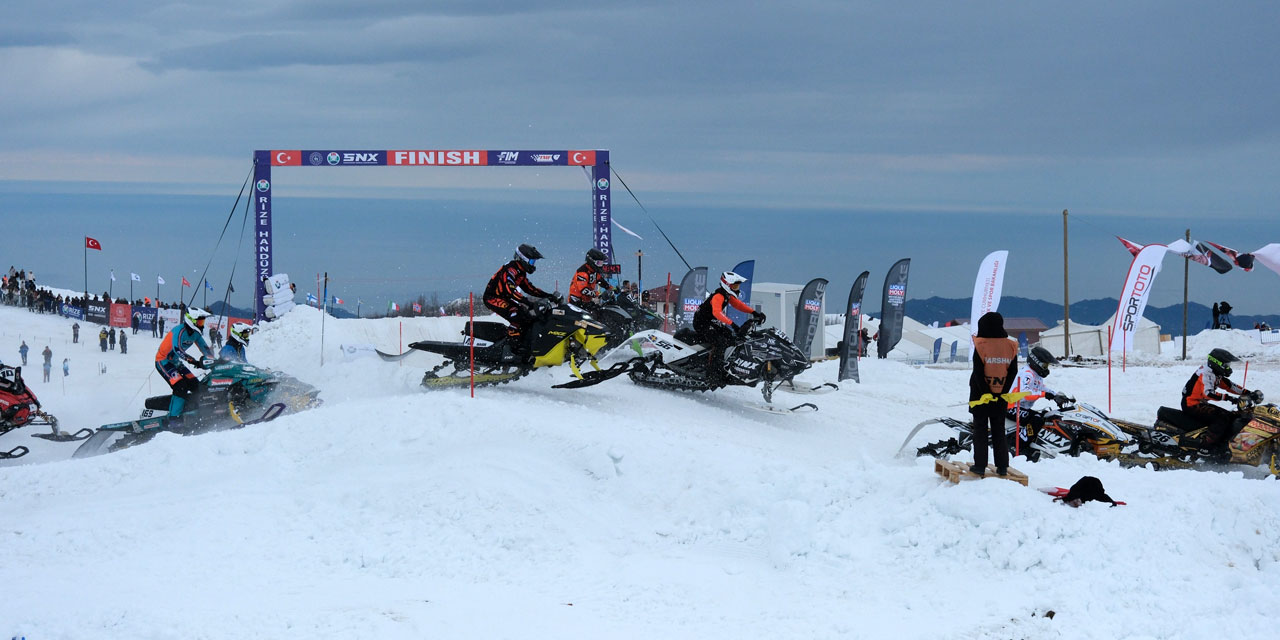 SNX Türkiye Dünya Kar Motosikleti Şampiyonası'nda ilk gün tamamlandı
