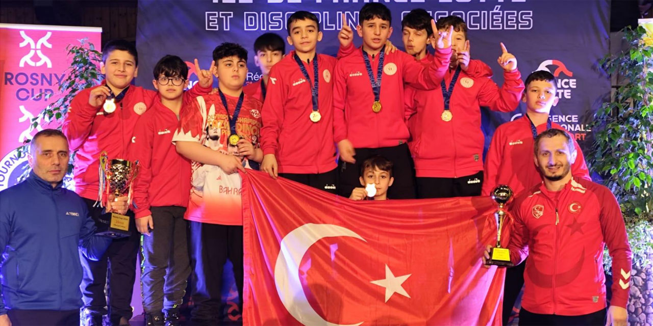 Paris’te Rize rüzgarı: Fransa’da İstiklal Marşı’mızı dinlettiler