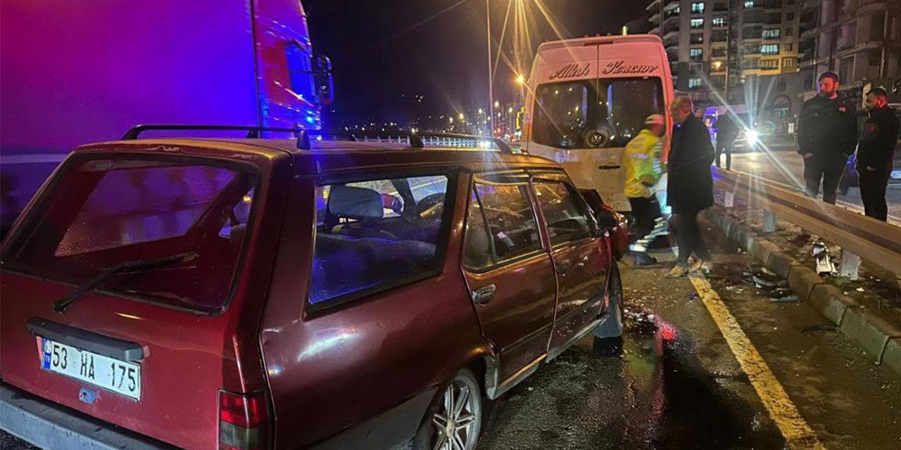 Rize'de servis minibüsü ile Tofaş otomobil çarpıştı: 1 yaralı