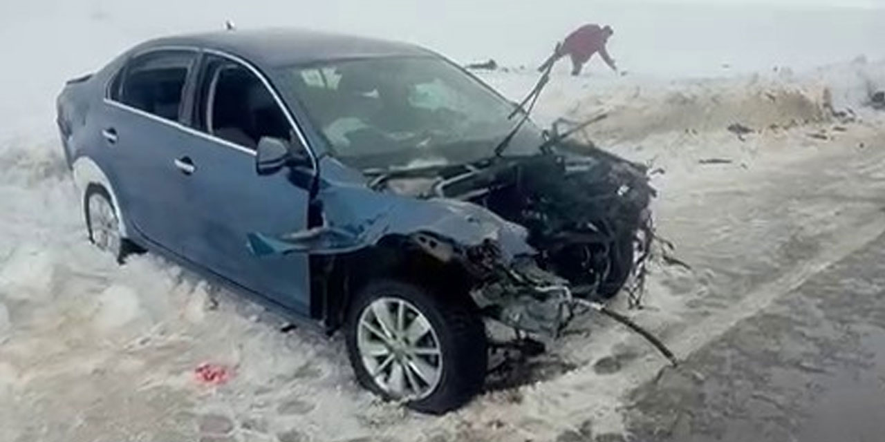 Erzurum'da otomobille tırın çarpıştığı kazada sürücüler yaralandı