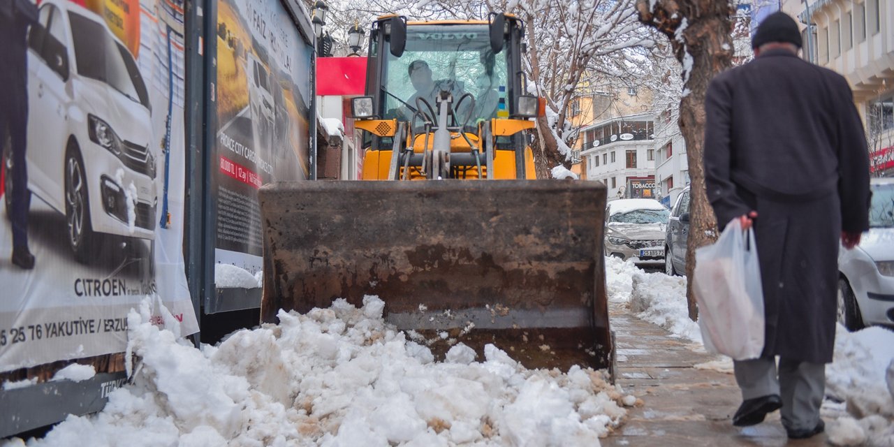 Bin 200 personel ve 400 araç sahada karla mücadele yapıyor