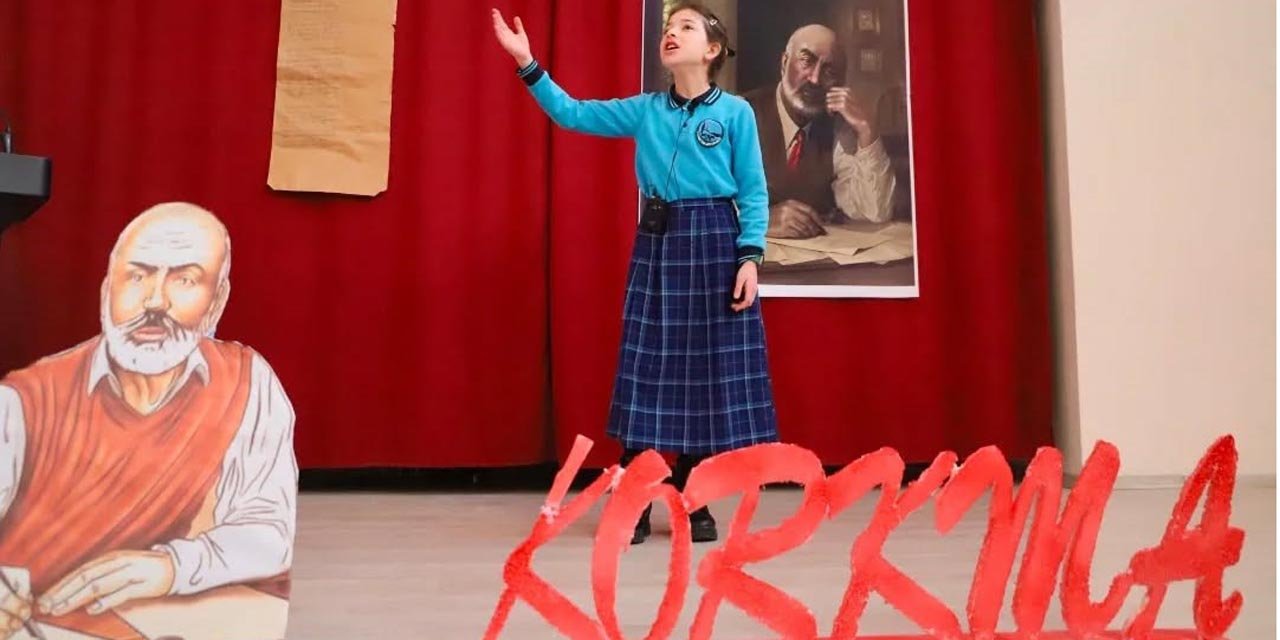 Bayburt'ta ilkokul öğrencileri istiklal Marşı’nı güzel okumak için yarıştı