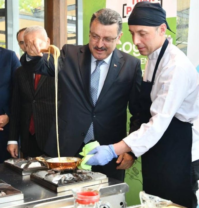 Trabzon mutfağı 'Lezzet Trabzon' kitabıyla kayıt altına alındı