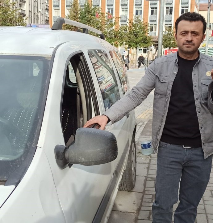 Otomobilini 50 gram altın karşılığında satışa çıkardı