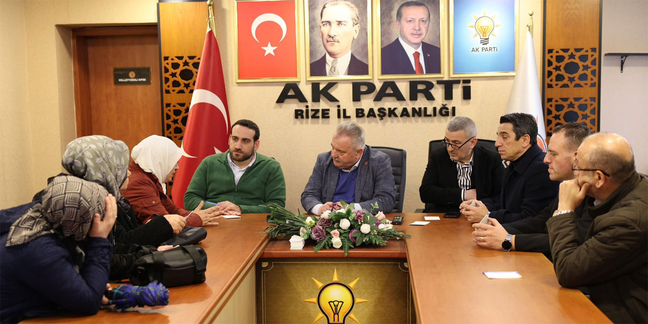 AK Parti Rize’de Halk Günü mesaisi: Başkanlar vatandaşın sorunlarına kulak verdi