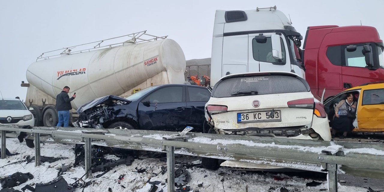 Erzurum'da zincirleme kazada can pazarı yaşandı: 8 ağır yaralı