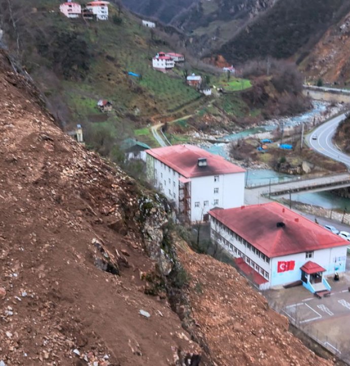 Heyelan tehdidine karşı okul koruma altına alındı