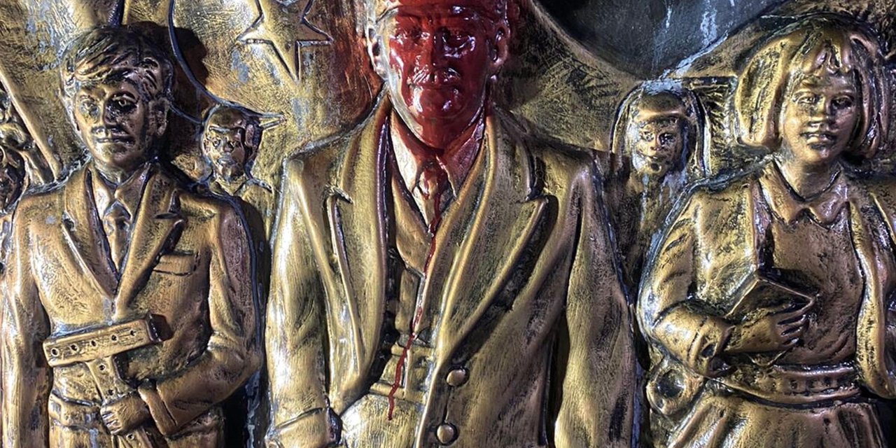 İzmir'de, Atatürk Anıtı'na Sprey Boyalı Saldırıya Tutuklama