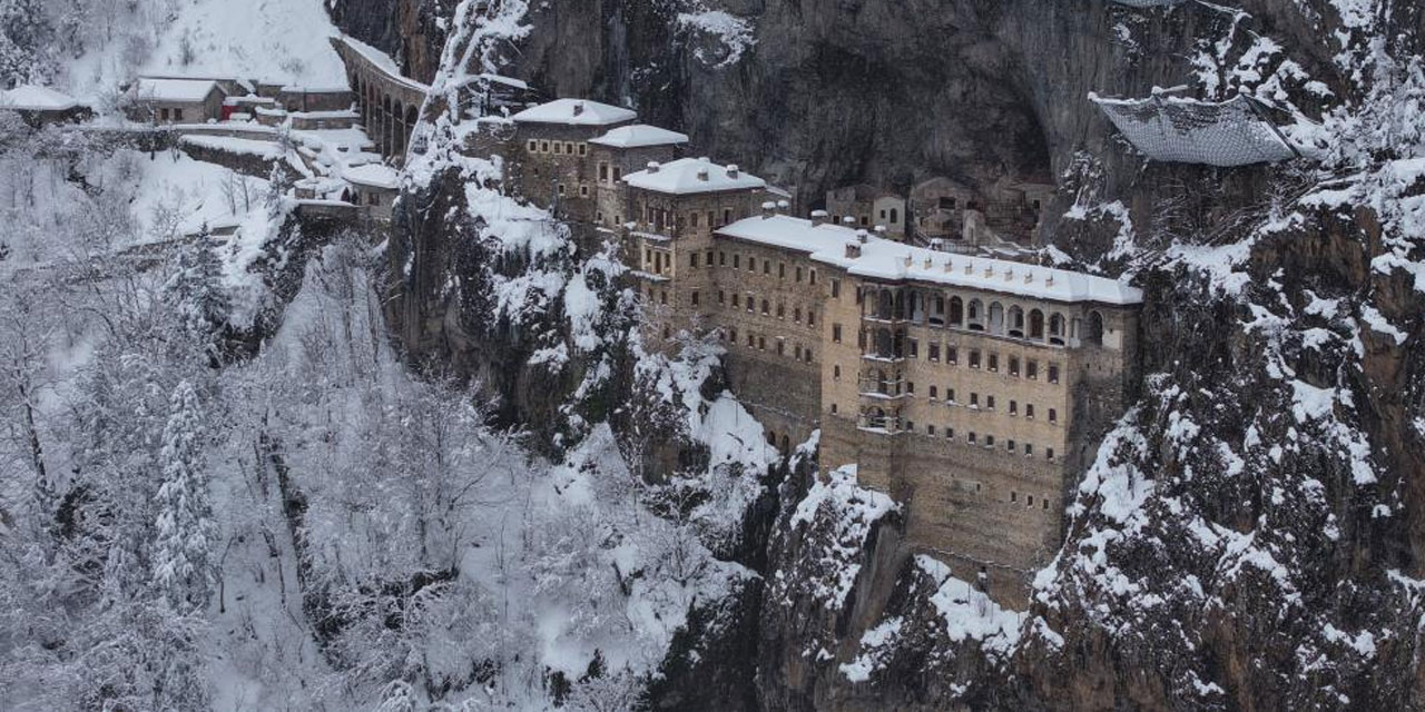 Sümela Manastırı beyaza, Altındere Vadisi sessizliğe büründü
