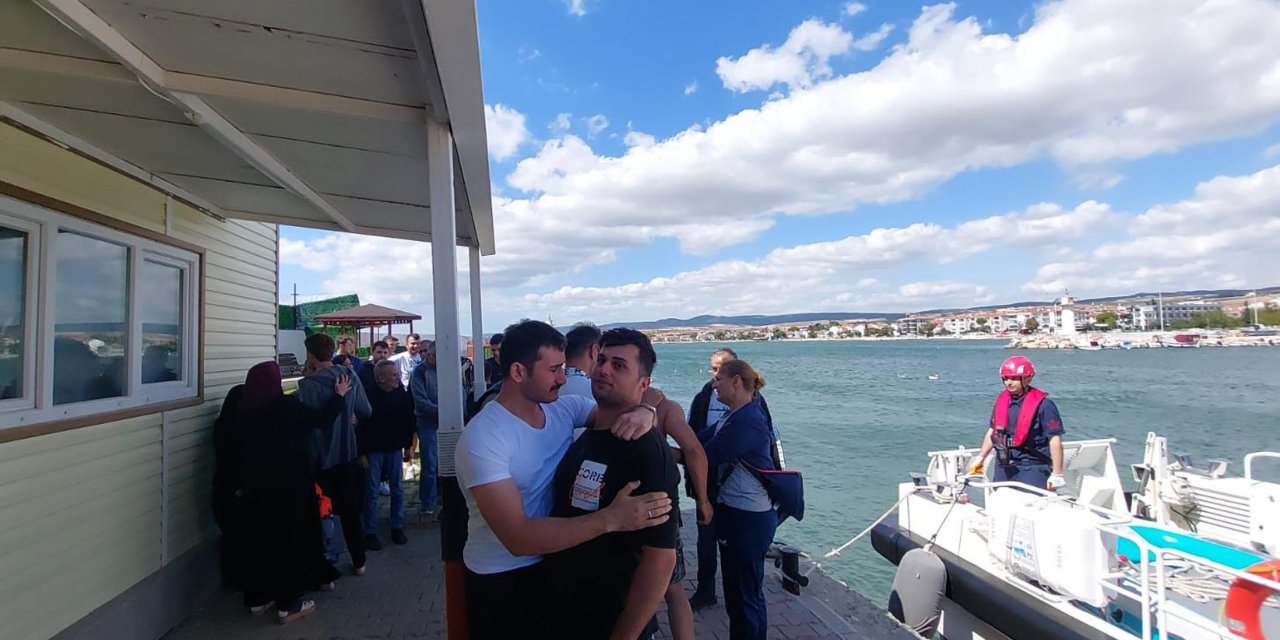 Şişme Botla Sürüklenen 4 Kişi, 13,5 Saat Sonra Kurtarıldı