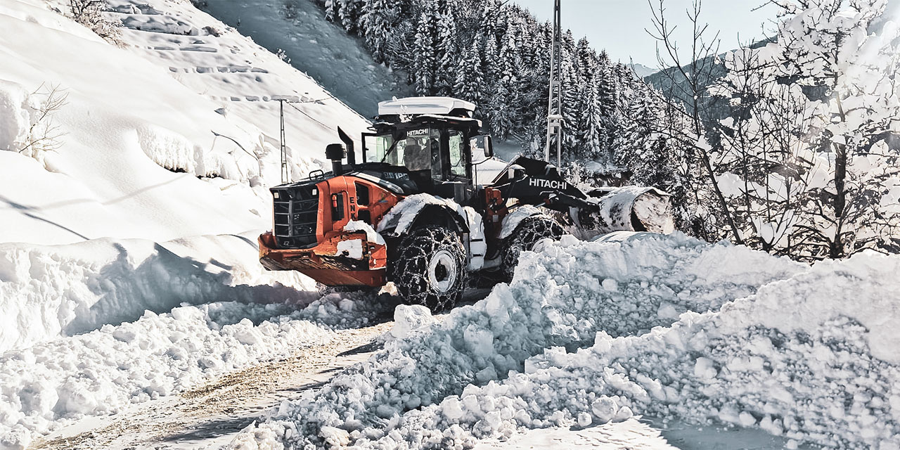 Rize’de Kar Yağışı Hayatı Olumsuz Etkiledi: 15 Köy Yolu Kapandı