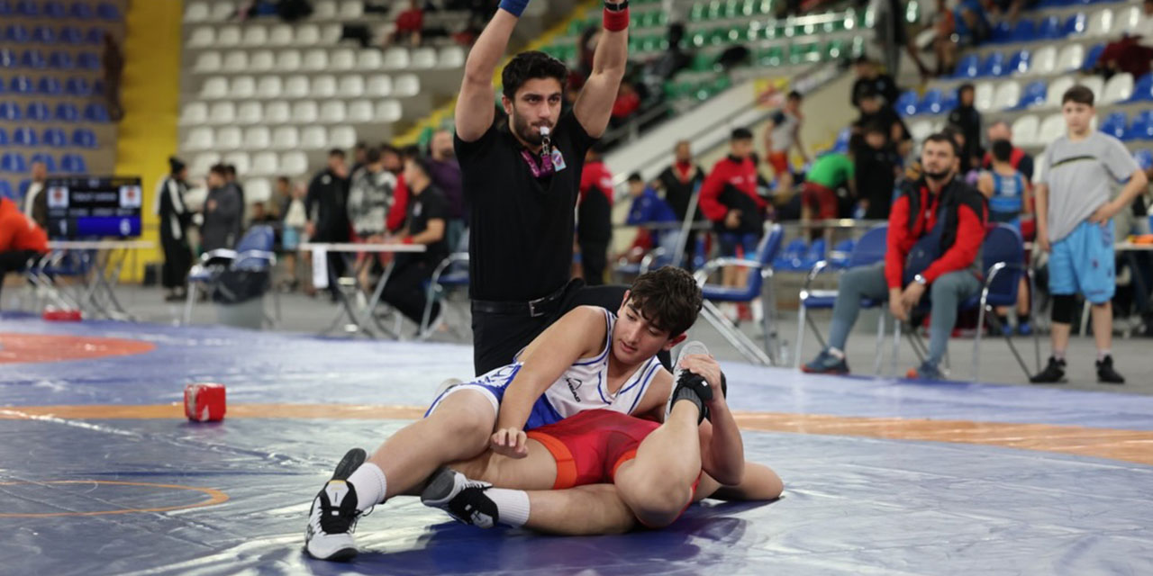 Güreşte Yıldızlar Grup Birinciliği Heyecanı Rize’de Başladı