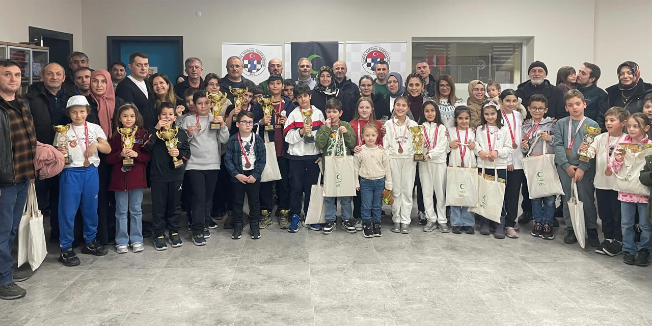 Rize’de Yeşilay Haftası’na Stratejik Dokunuş: Satranç Turnuvası ödüllerle taçlandı