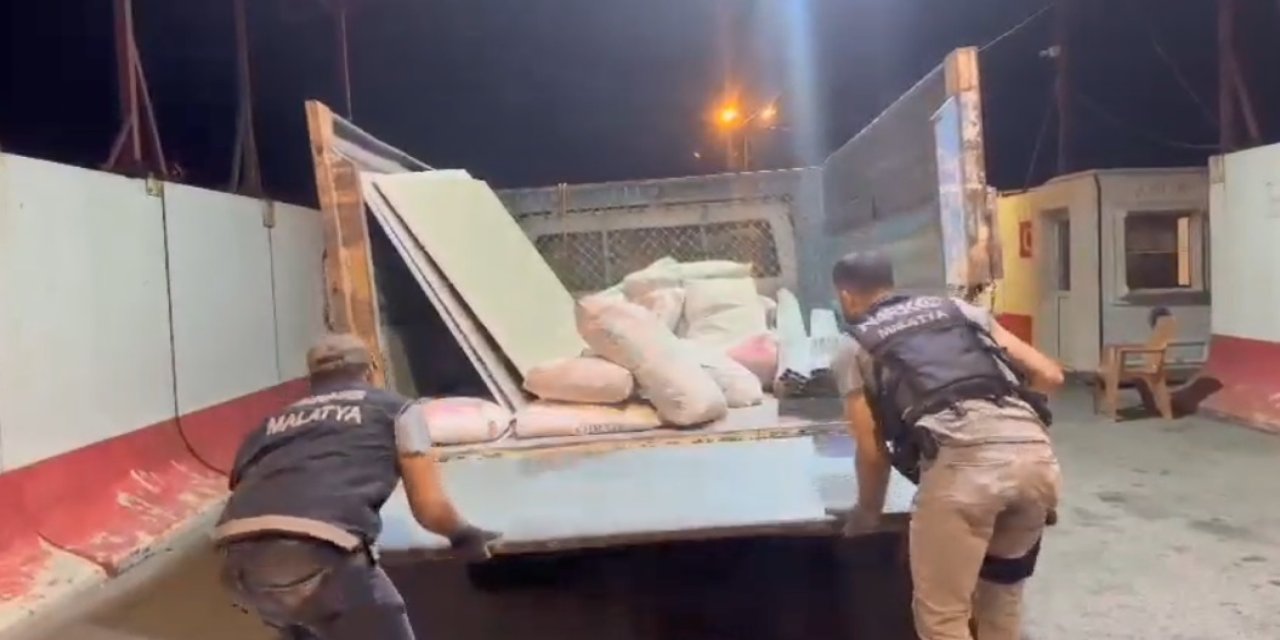 Kamyonetteki 46 Kilo Esrara 3 Tutuklama