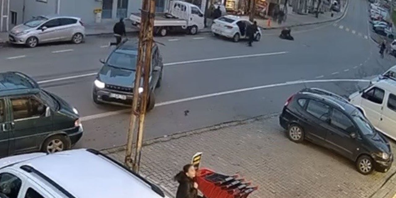 Trabzon’da otomobilin çarptığı genç kadın metrelerce savruldu... O anlar kamerada