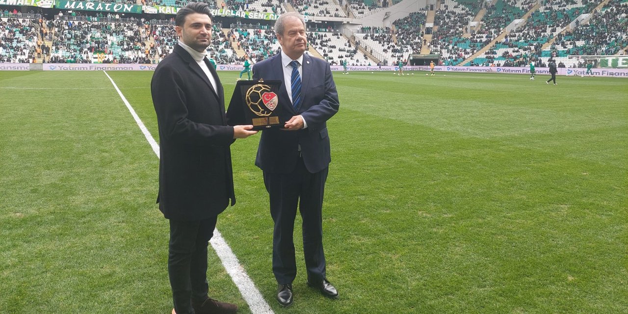 Fenerbahçe, Bursaspor ve Fatih Tekke'ye fair play ödülleri takdim edildi