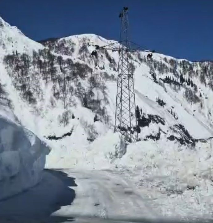 Artvin'de Macahel geçidi yeniden ulaşıma açıldı