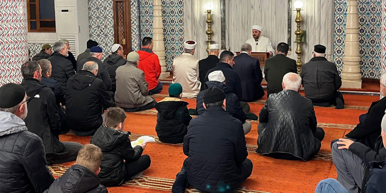 Bin Aydan Hayırlı Gece Kadir Gecesi Rize’de Dualarla İdrak Edildi