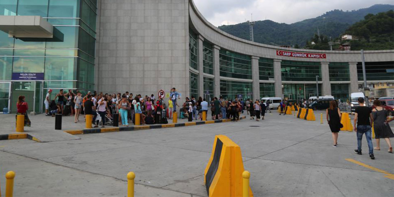 Sarp Sınır Kapısı'nda yolcu geçişi 5 milyonu aştı