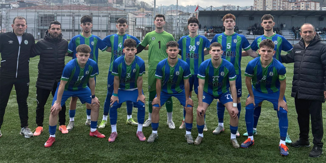 Rize U18’de nefes kesen derbi: Şampiyonluk düğümü son haftaya kaldı