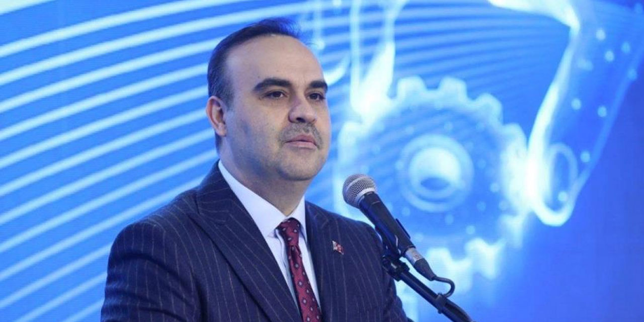 Bakan Kacır: "Milli seyir füzemiz SOMJ, canlı harp başlığıyla gerçekleştirilen son atış testinde hedefini tam isabetle vurdu"