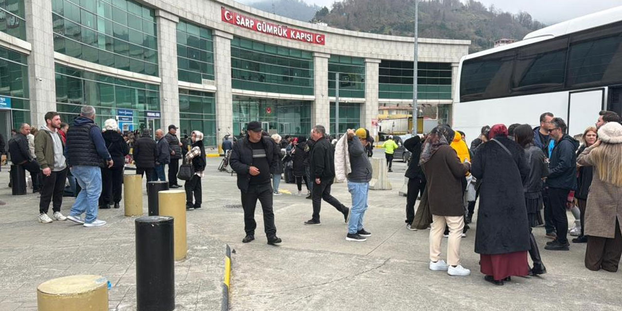 Sarp Sınır Kapısı'nda bayram tatili yoğunluğu