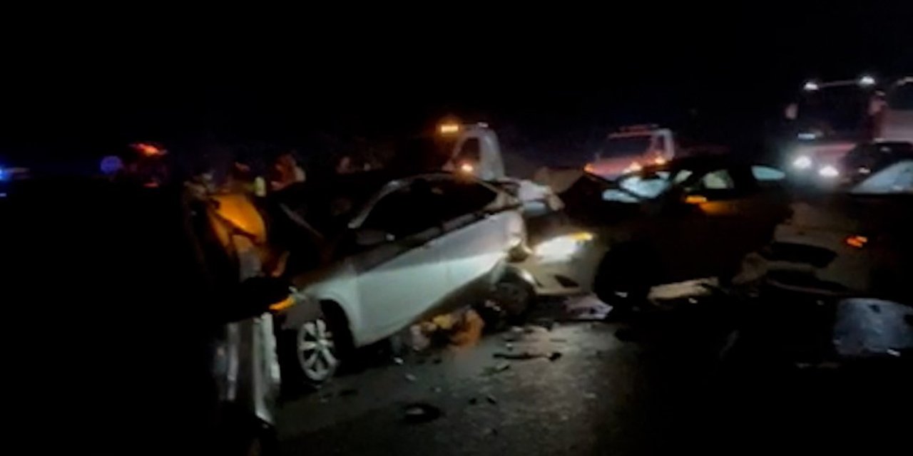 Bayram dönüşü trafiğinde zincirleme kaza: 5 araç birbirine girdi