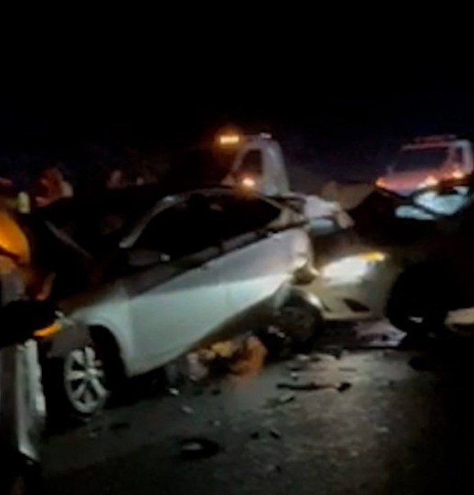 Bayram dönüşü trafiğinde zincirleme kaza: 5 araç birbirine girdi