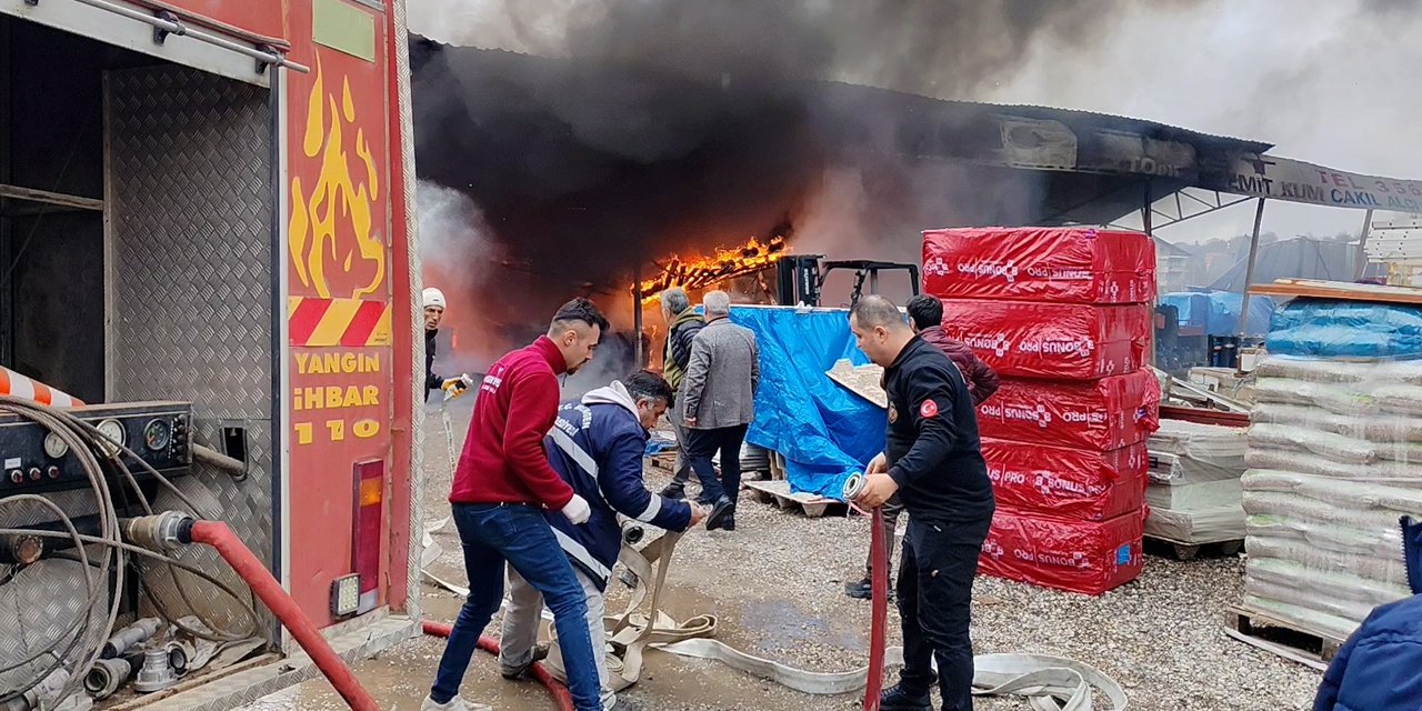 Bolu'da inşaat deposunda yangın