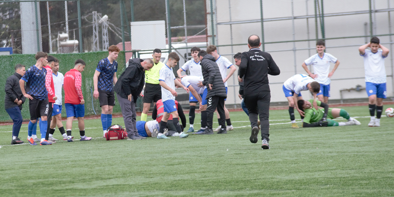 Rize'de oynanan maçta genç futbolcu ölümden döndü