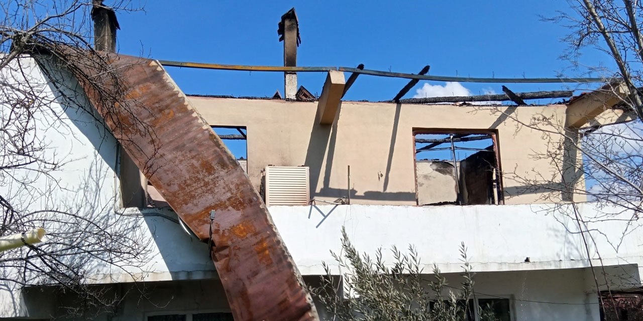 Bolu’da 2 katlı ev alevlere teslim oldu