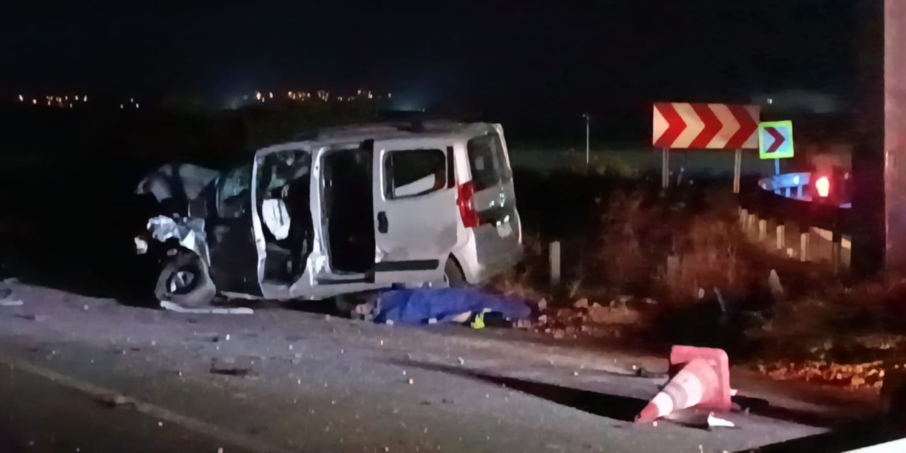 Gaziantep’te Hafif Ticari Araç Şantiye Kulübesine Çarptı: 1 Ölü, 3 Yaralı