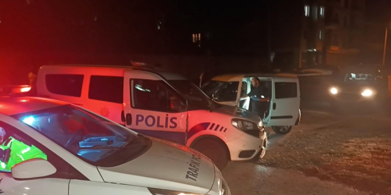 Esenyurt'ta Polisten Kaçan Lastik Hırsızları Aracı Bırakıp Kaçtı