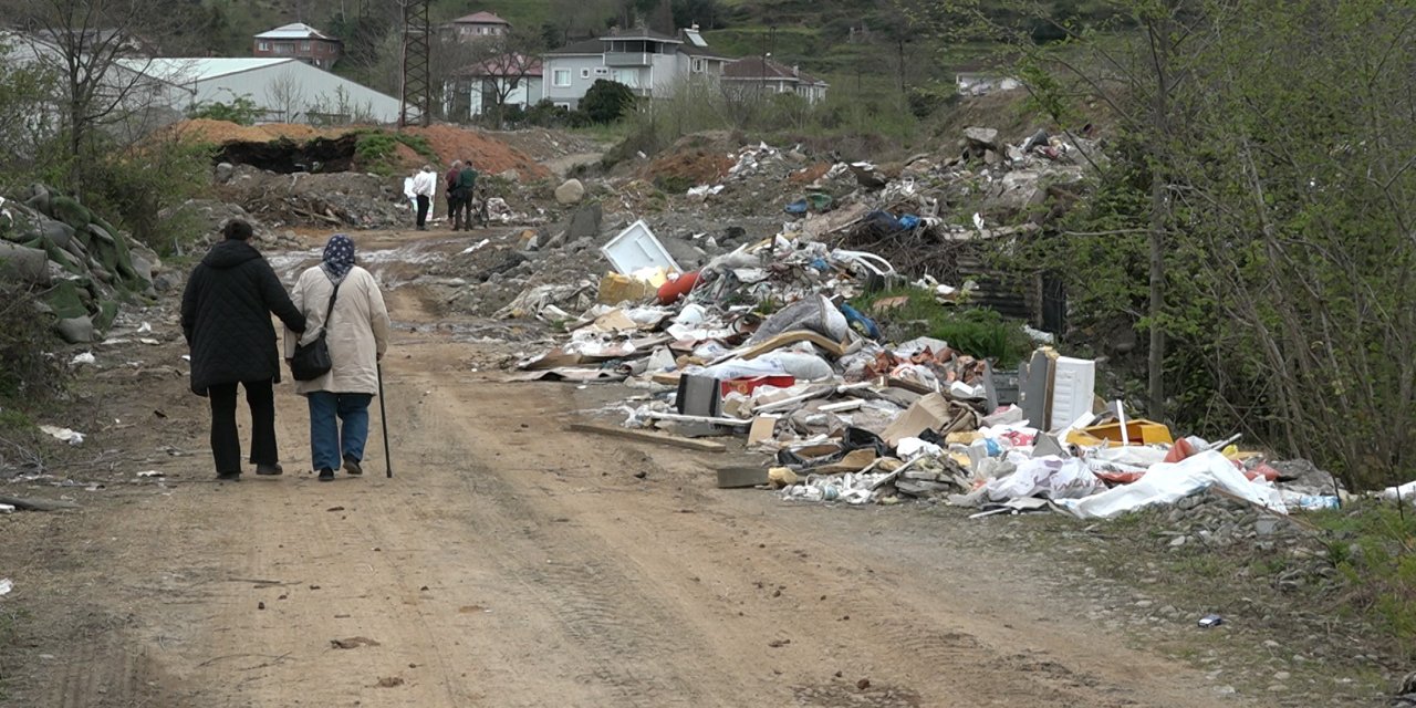 Rize'de vahşi çöp depolama sahası vatandaşları canından bezdirdi