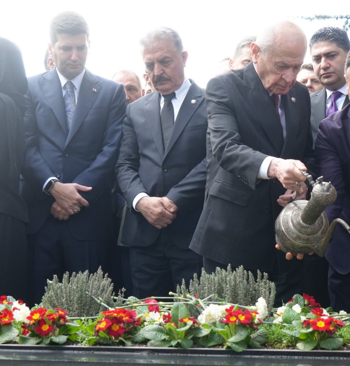 MHP Lideri Bahçeli, Türkeş'in kabrini ziyaret etti
