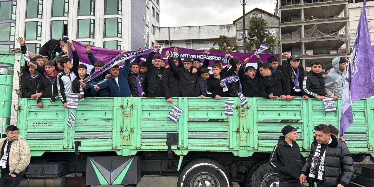 Amatör maçta ilginç görüntüler: Taraftarlar kamyon kasasında maça gitti