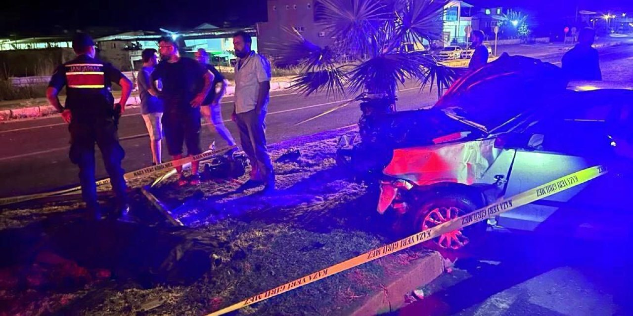 Otomobil, Elektrik Direğine Çarptı; Sürücü Öldü, 3 Yaralı