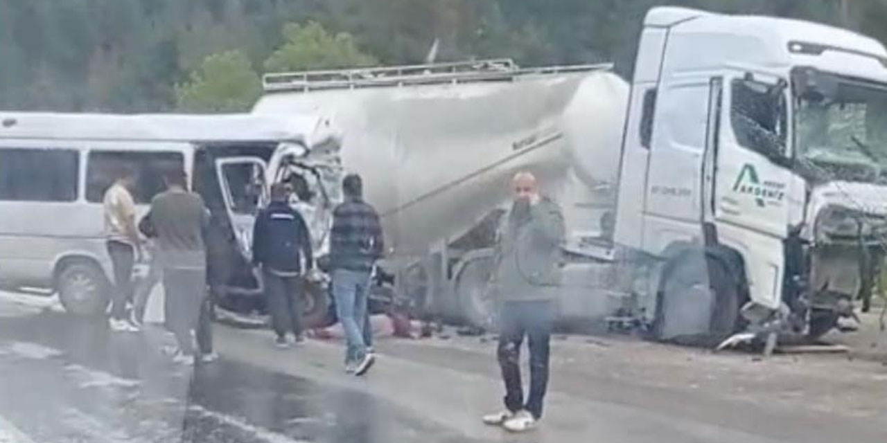 Isparta-Antalya karayolunda feci kaza: 7 ölü