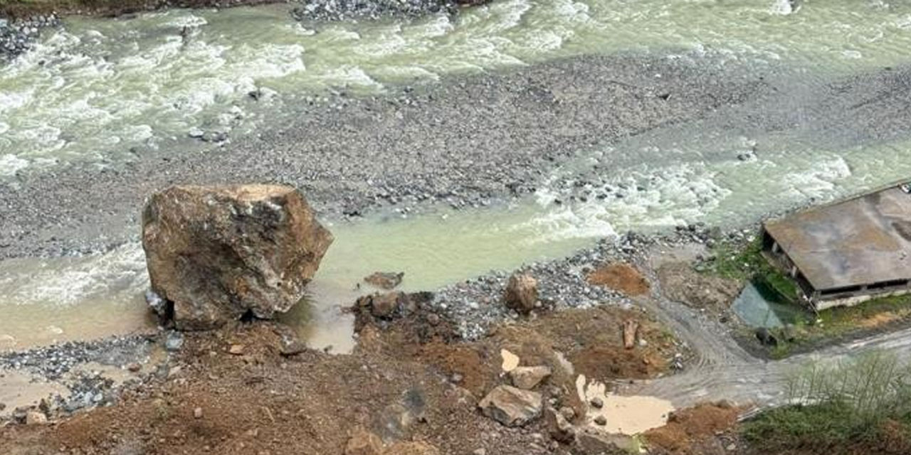 Ardeşen’de korkutan heyelan